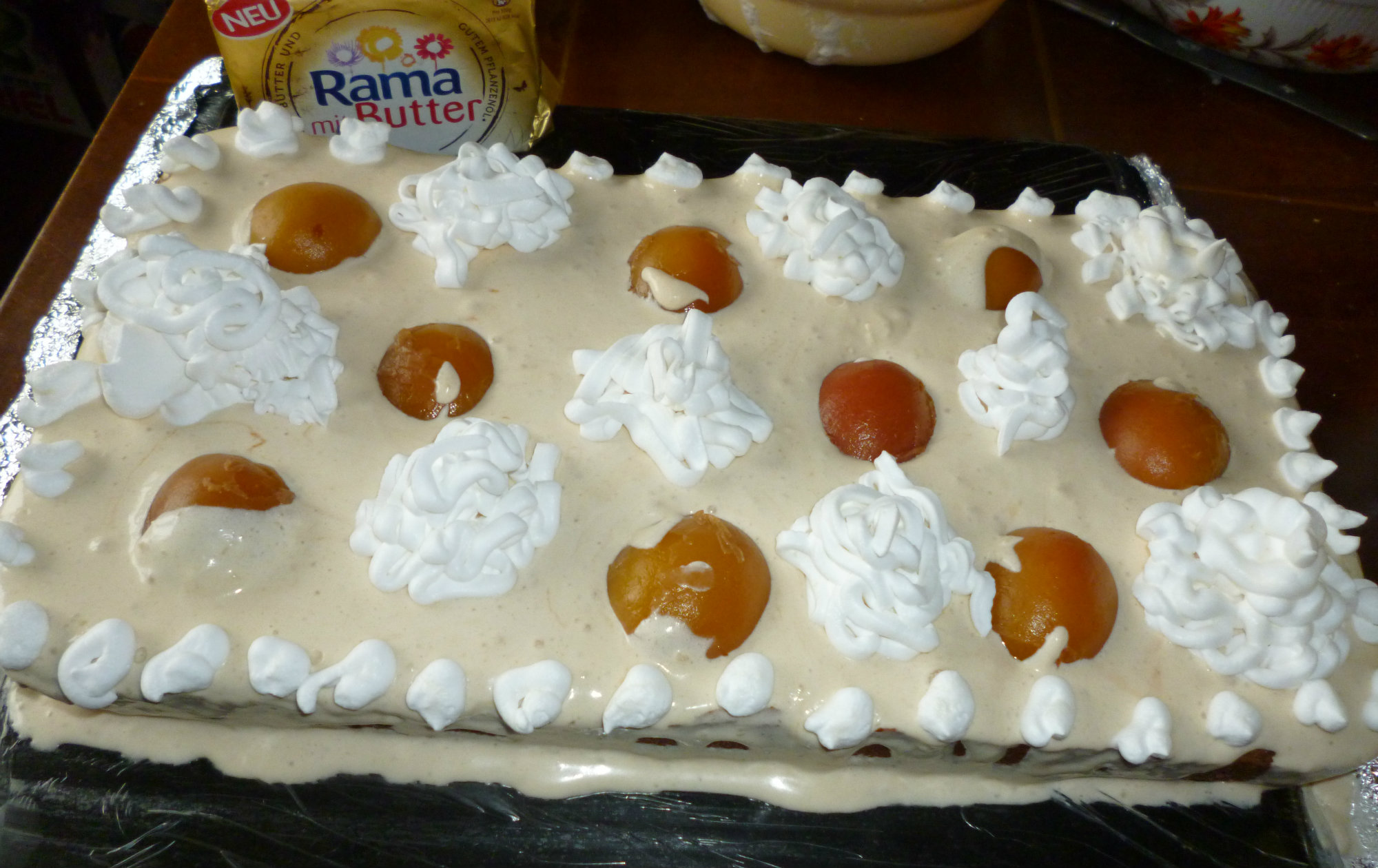 Tort cu crema de ness si piersici