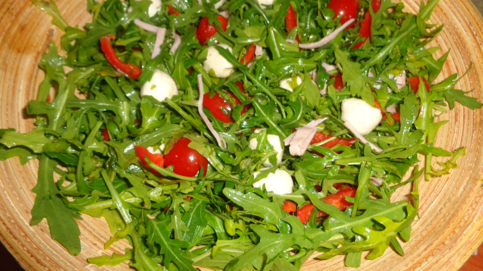 Salata de rucola cu mozzarella