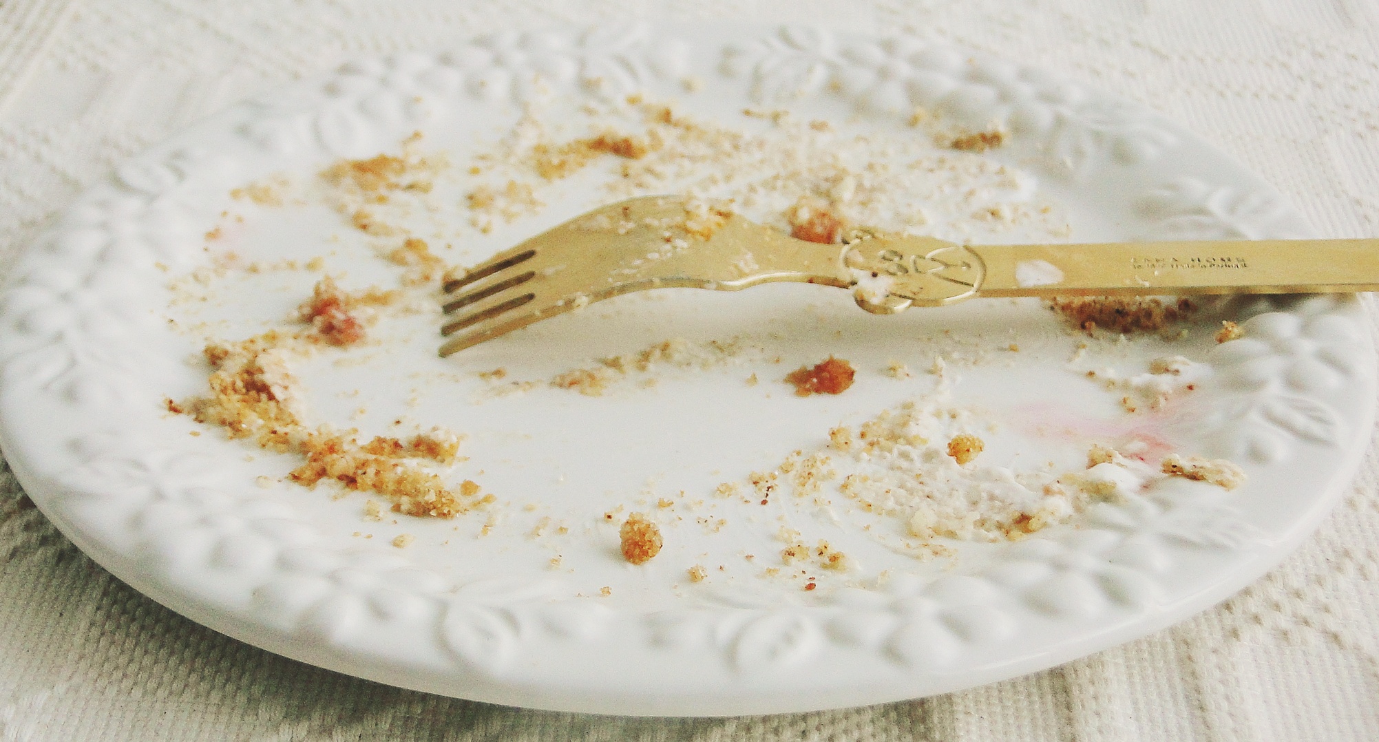 Reteta de preparare a papanasilor fierti cu pesmet de biscuit si dulceata de trandafir