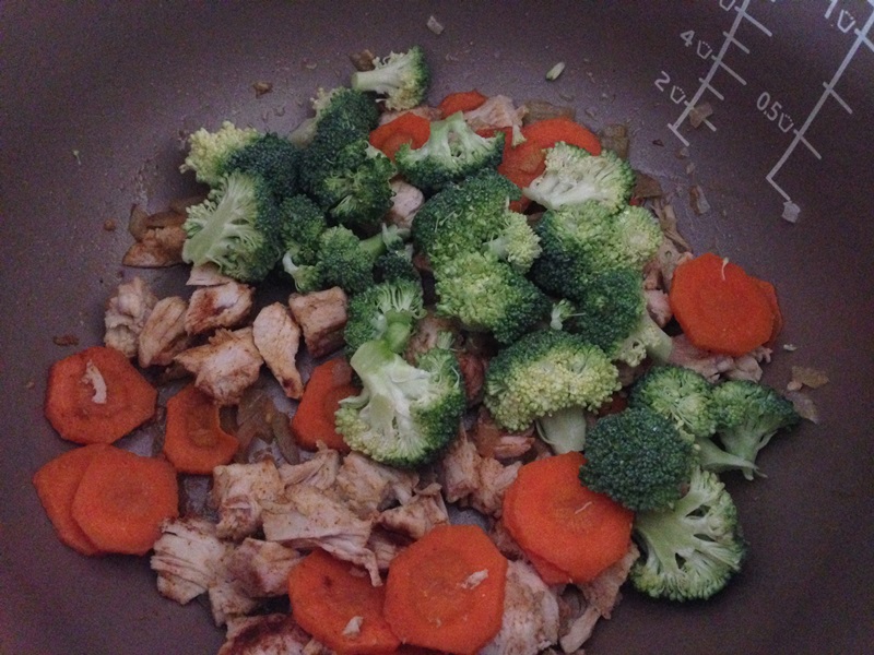 Naut cu ciuperci,broccoli si pui la multicooker