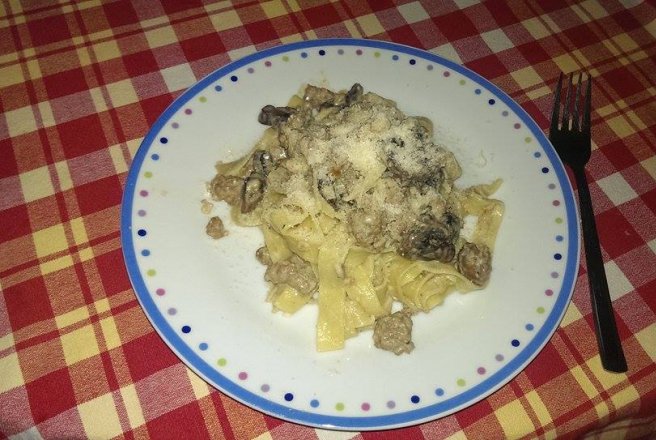 Tagliatelle cu ciuperci si carne