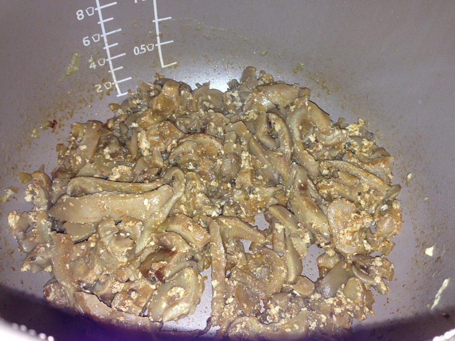 Ciuperci pleurotus cu smantana la multicooker