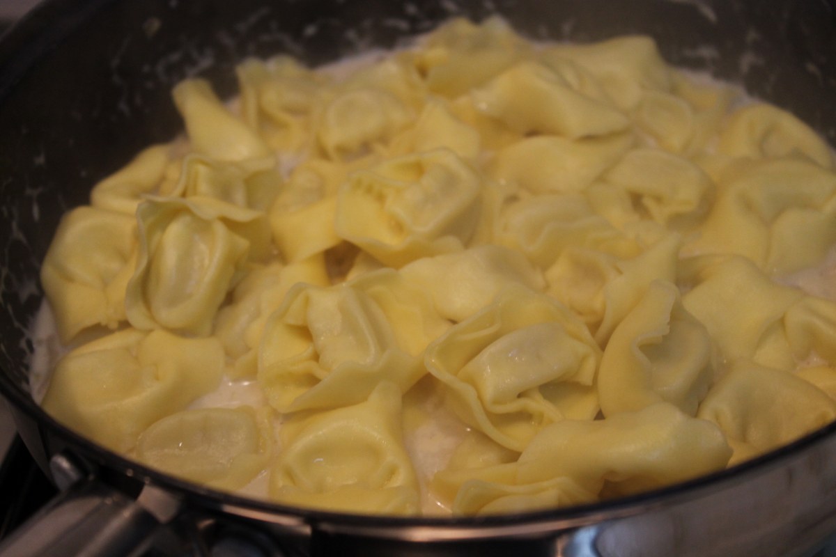 Tortellini cu branza si sos de ciuperci