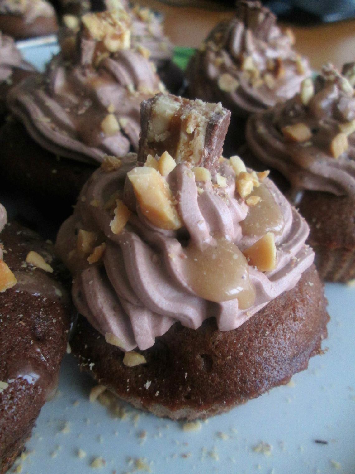 Briose cu snickers ( Snickers cupcakes)