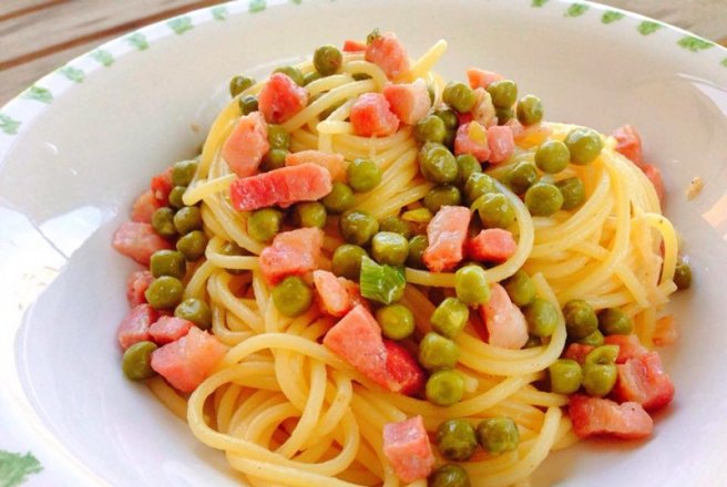 Spaghete cu pancetta si mazare