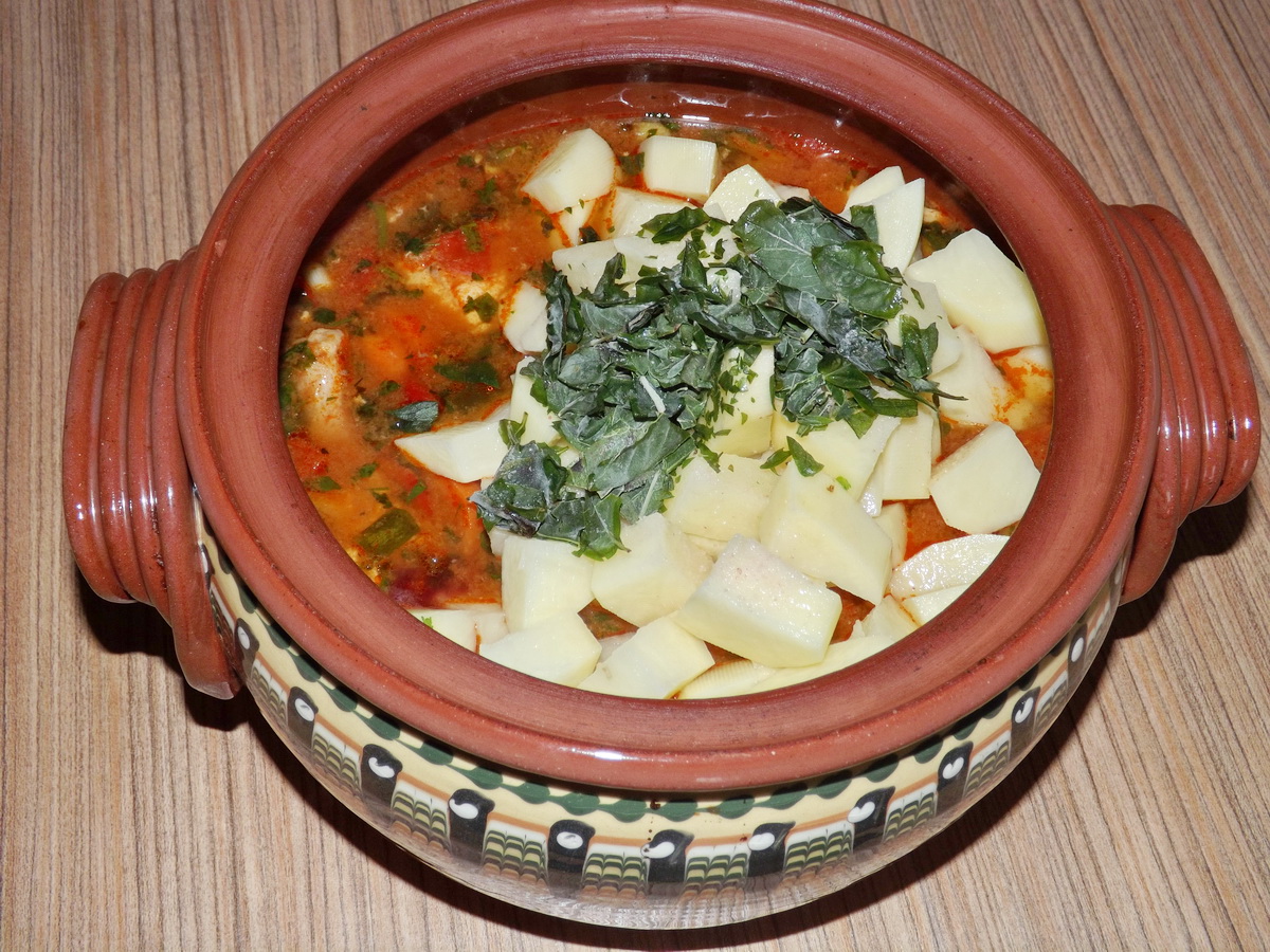 Papricas de pui cu salata de varza si paine de casa