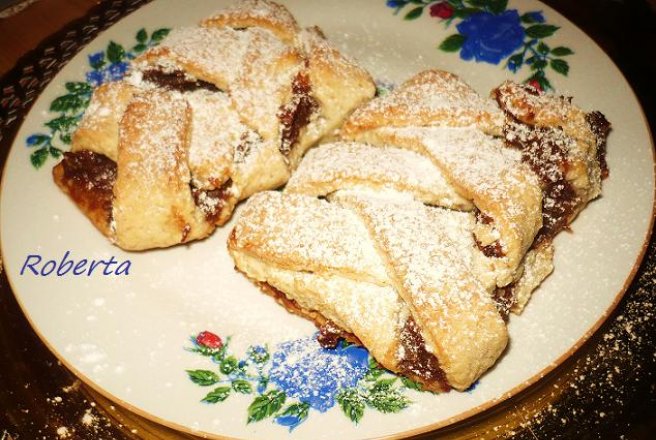 Strudel impletit cu mere si nuci