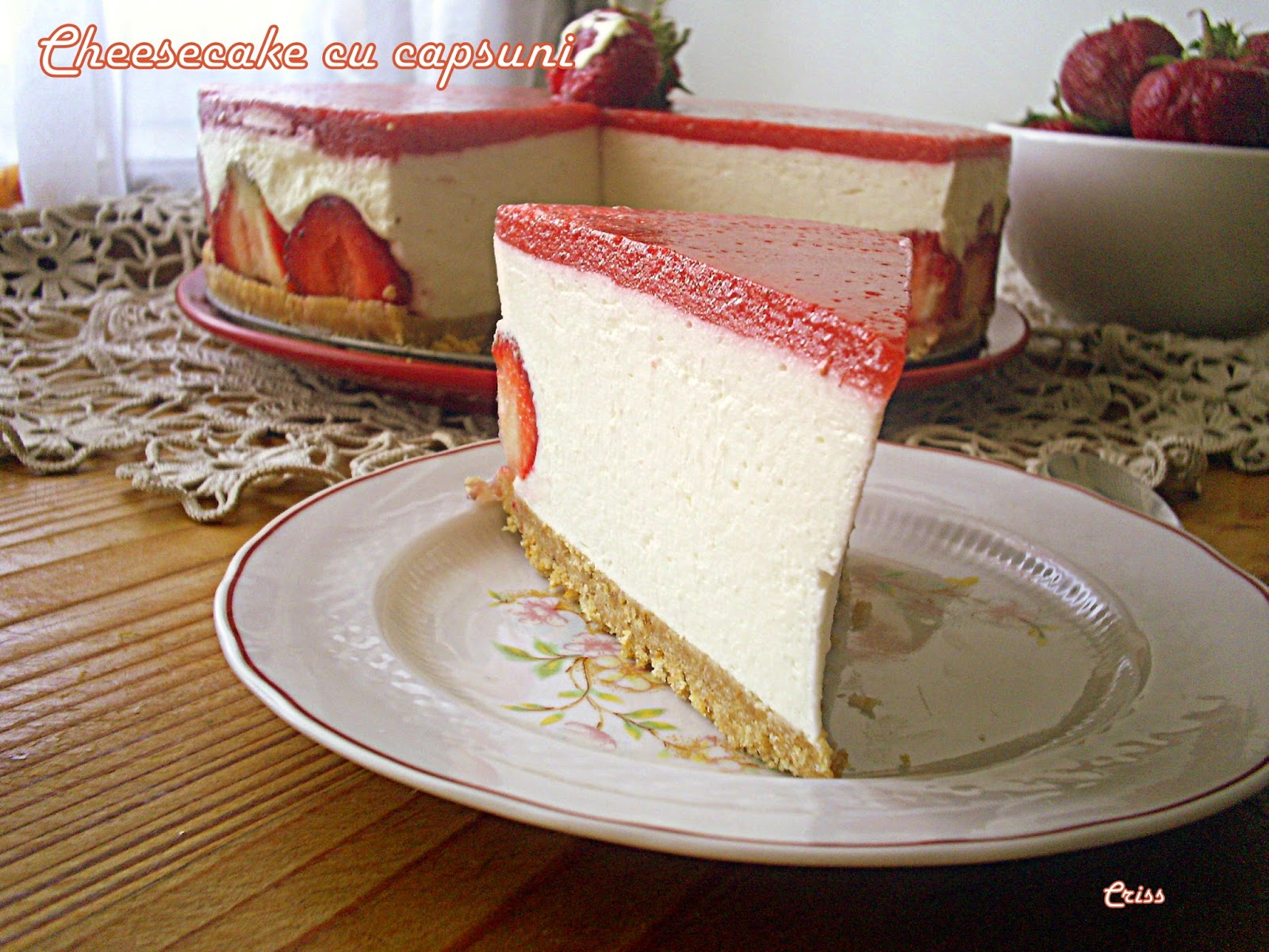 Cheesecake cu capsuni si ciocolata alba