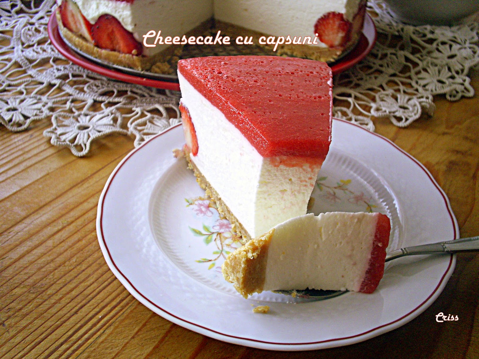 Cheesecake cu capsuni si ciocolata alba