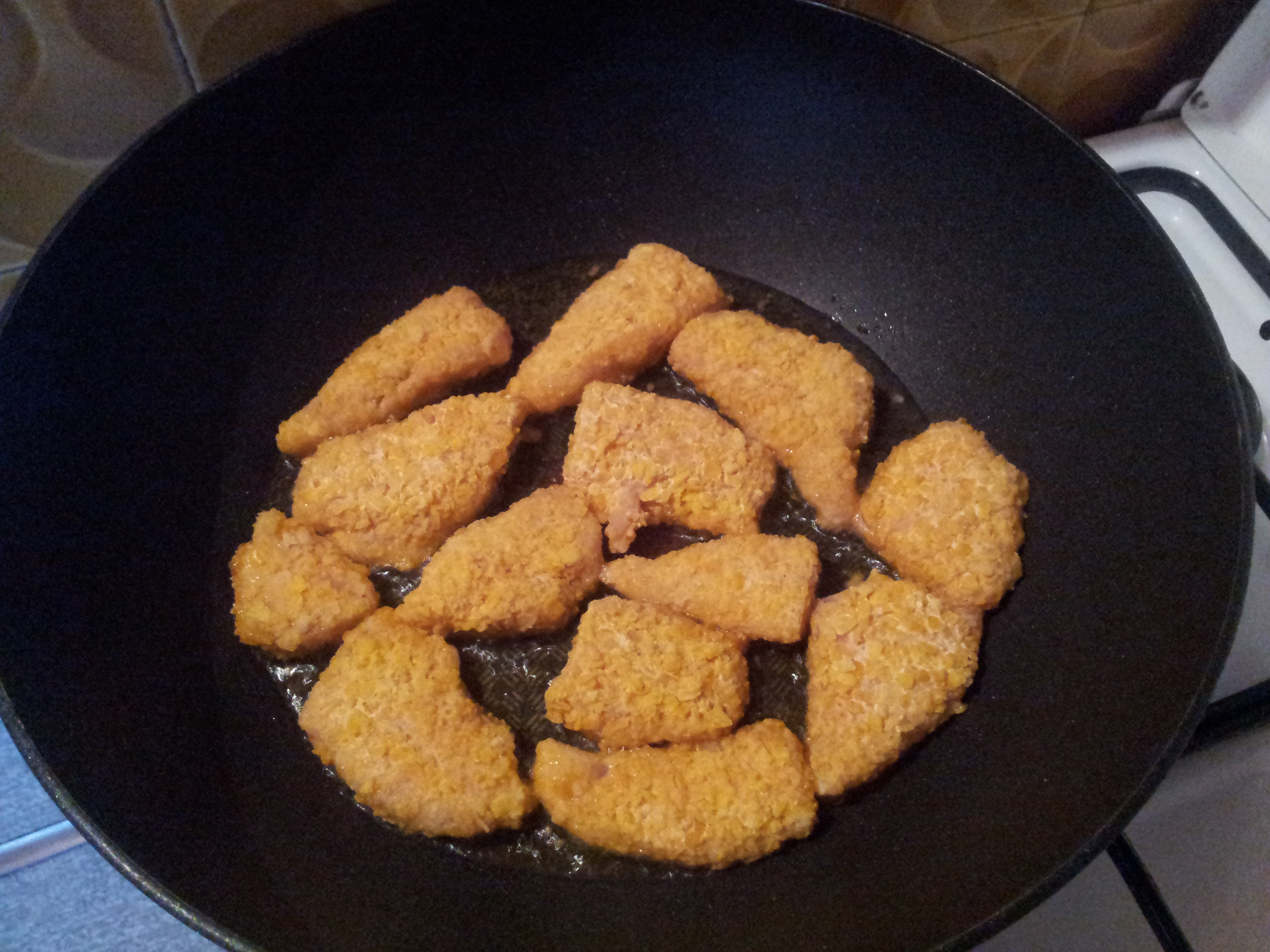 Nuggets din piept de pui cu sos de iaurt