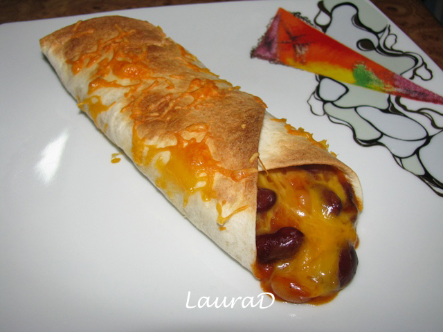 Tortillas cu fasole in sos picant si branza cheddar