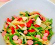 Salata rece de paste cu crenvusti,rosii si mar-5