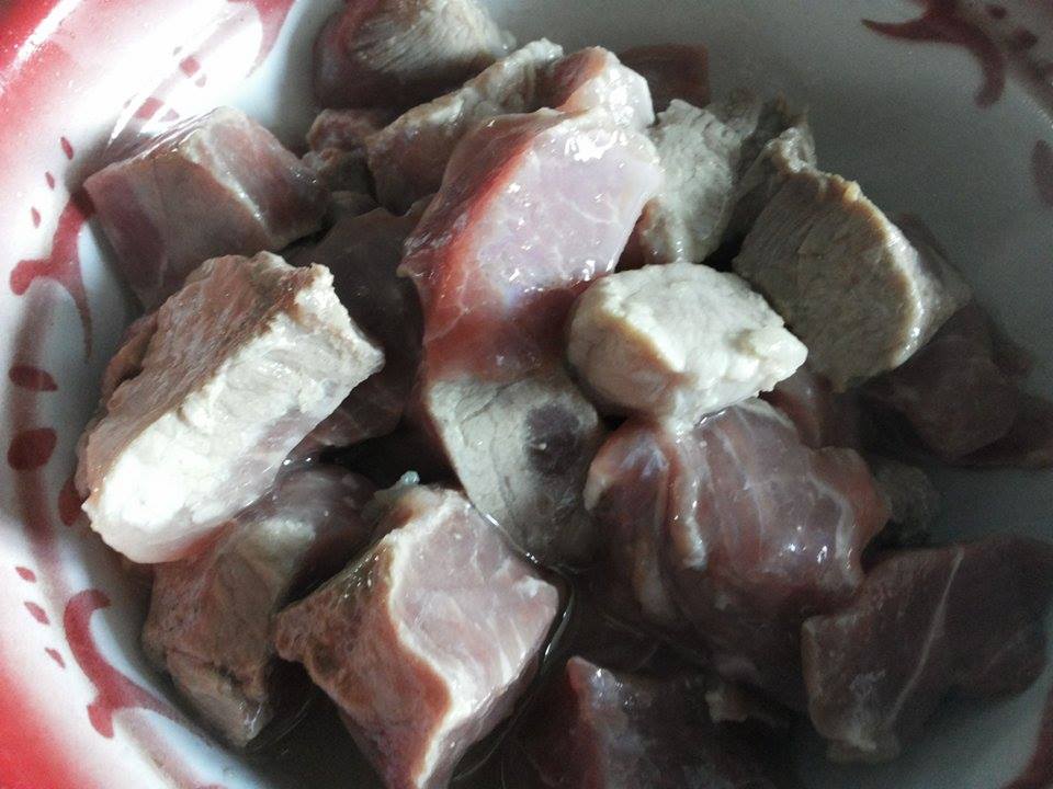 Carne de porc in sos de ceapa