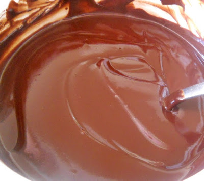 Tort cu crema de caise, fructe de padure si lamaie