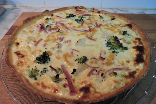 Quiche de broccoli cu sunca si branza