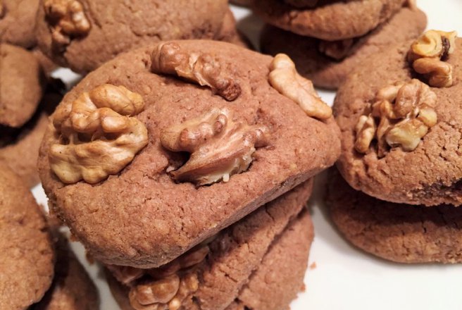 Biscuiti cu cacao si nuci