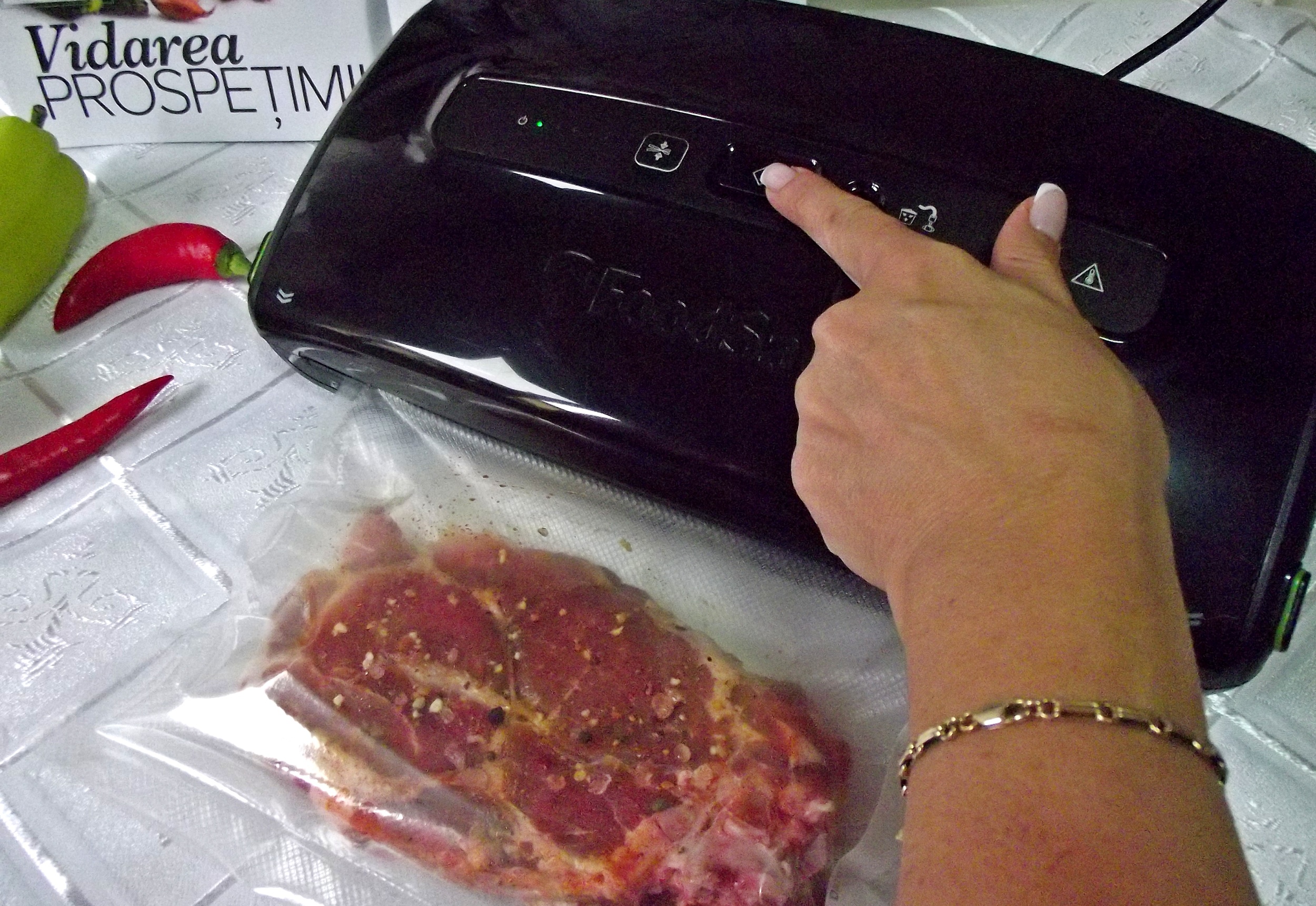 Cum putem să pregatim carnea pentru gătit cu ajutorul aparatului de vidat Food Saver