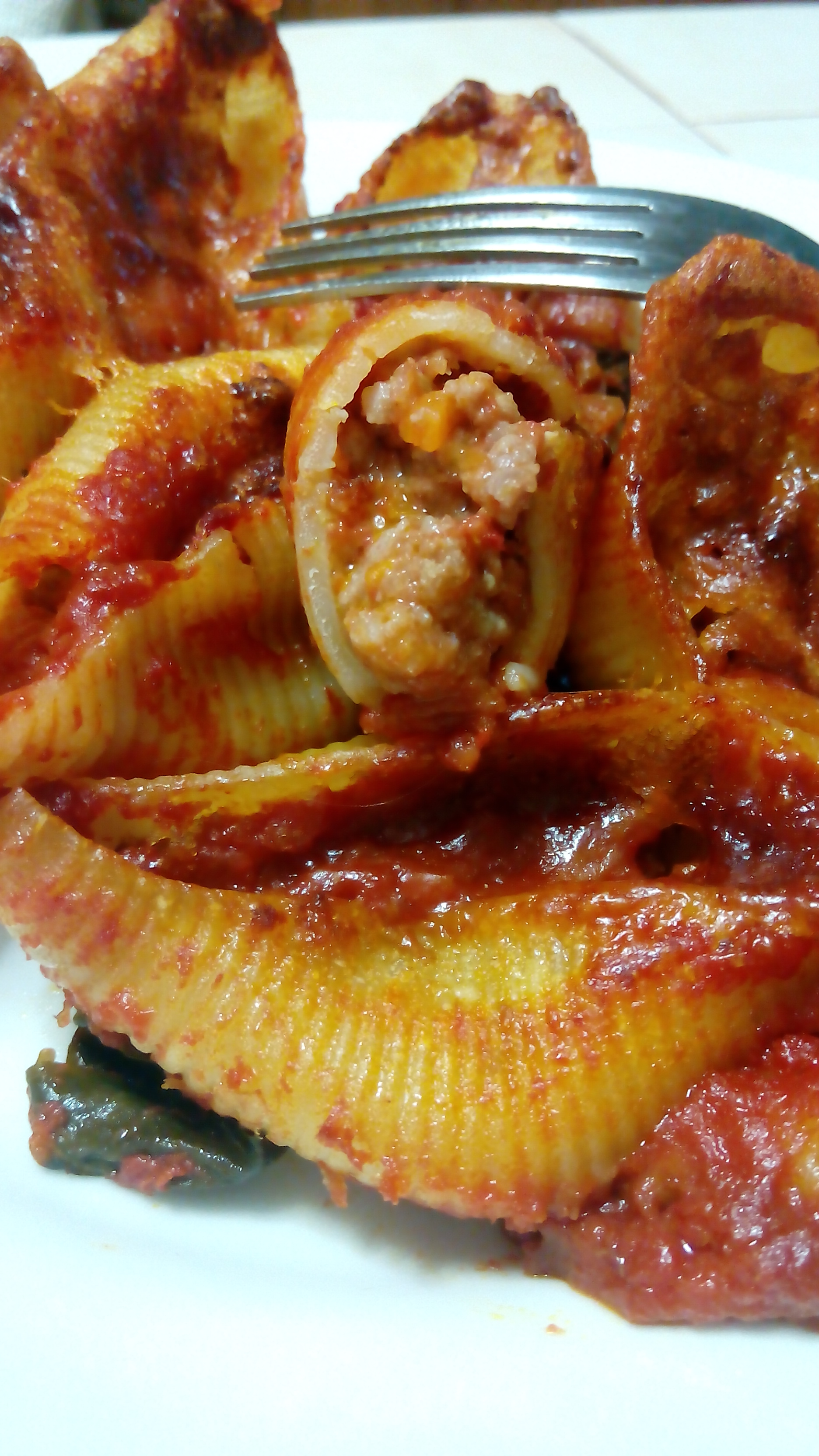 Paste conchiglioni (maxi scoici) umplute