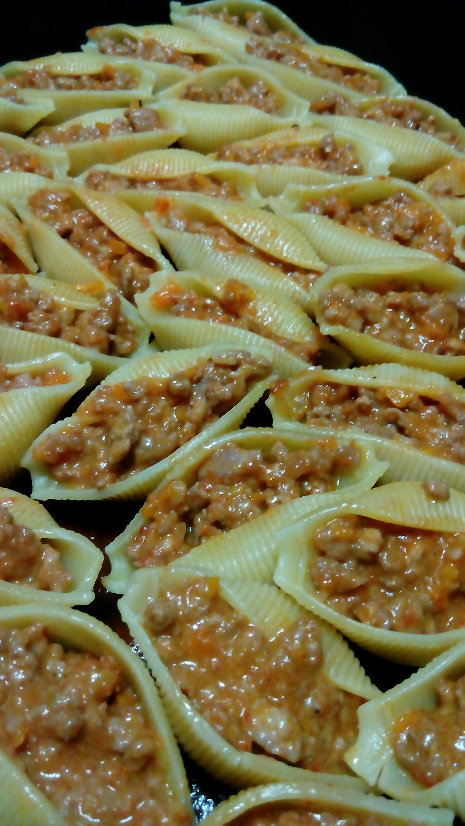 Paste conchiglioni (maxi scoici) umplute