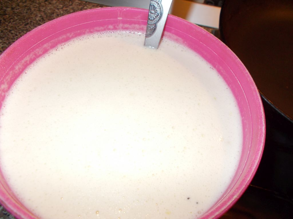 Banane infasurate in clatite cu susan, cu crema de ciocolata si lapte
