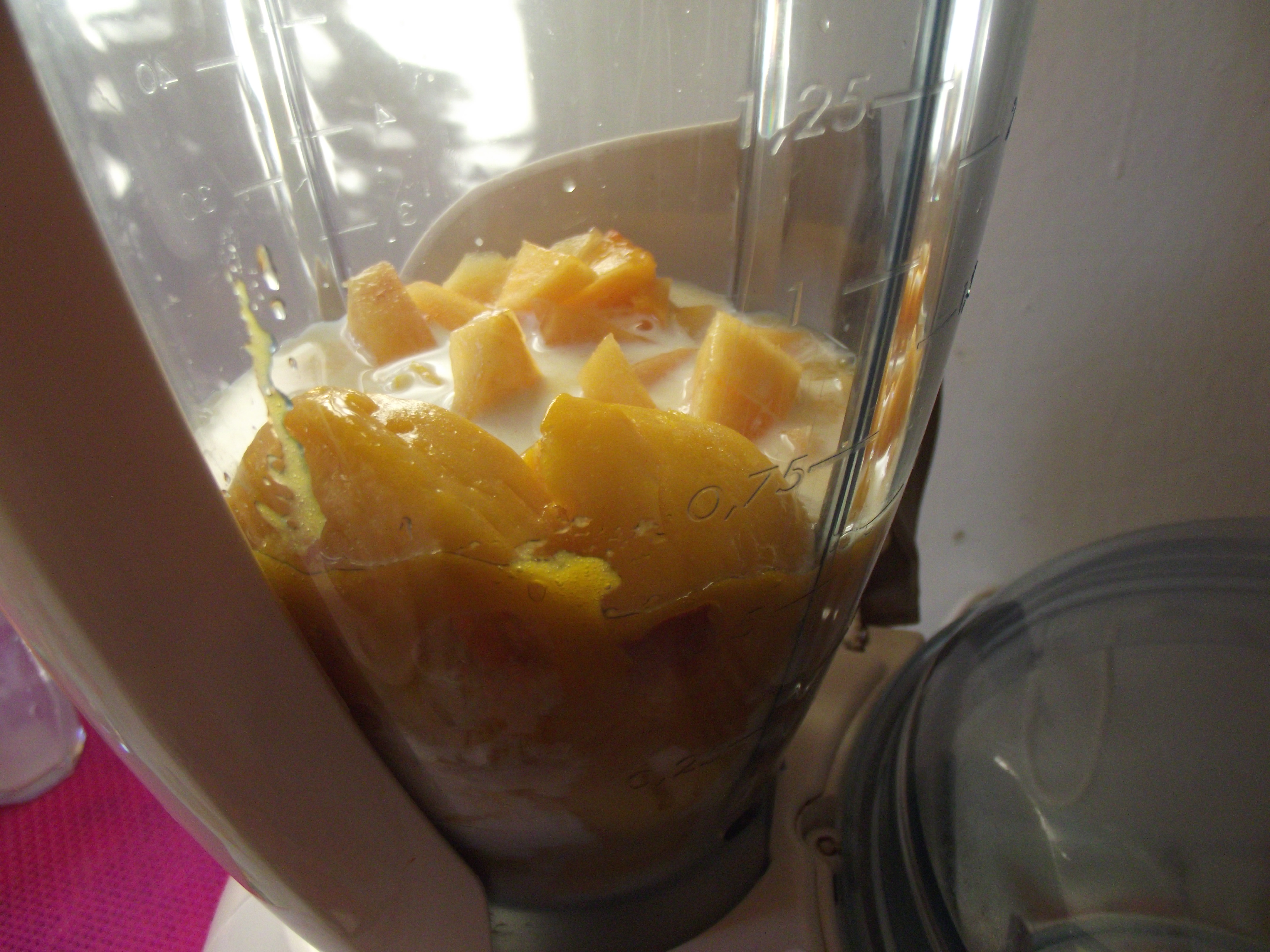 Smoothie de mango,kaki şi portocală