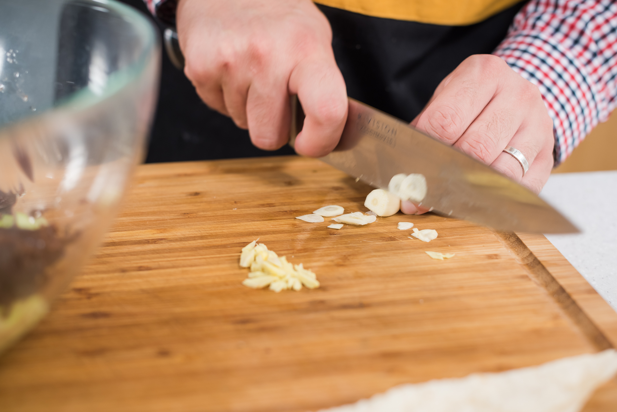 Salata cu urechi de lemn si chipsuri de tortilla cu crema de branza Delaco