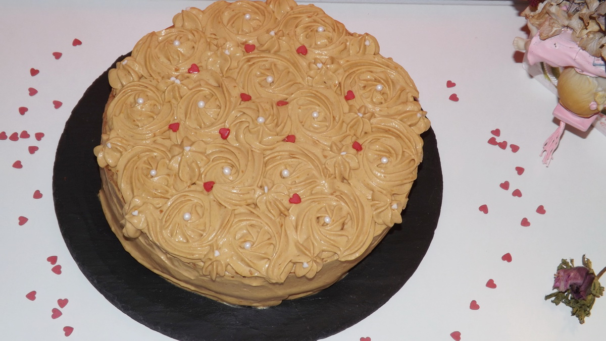 Tort cu crema caramel