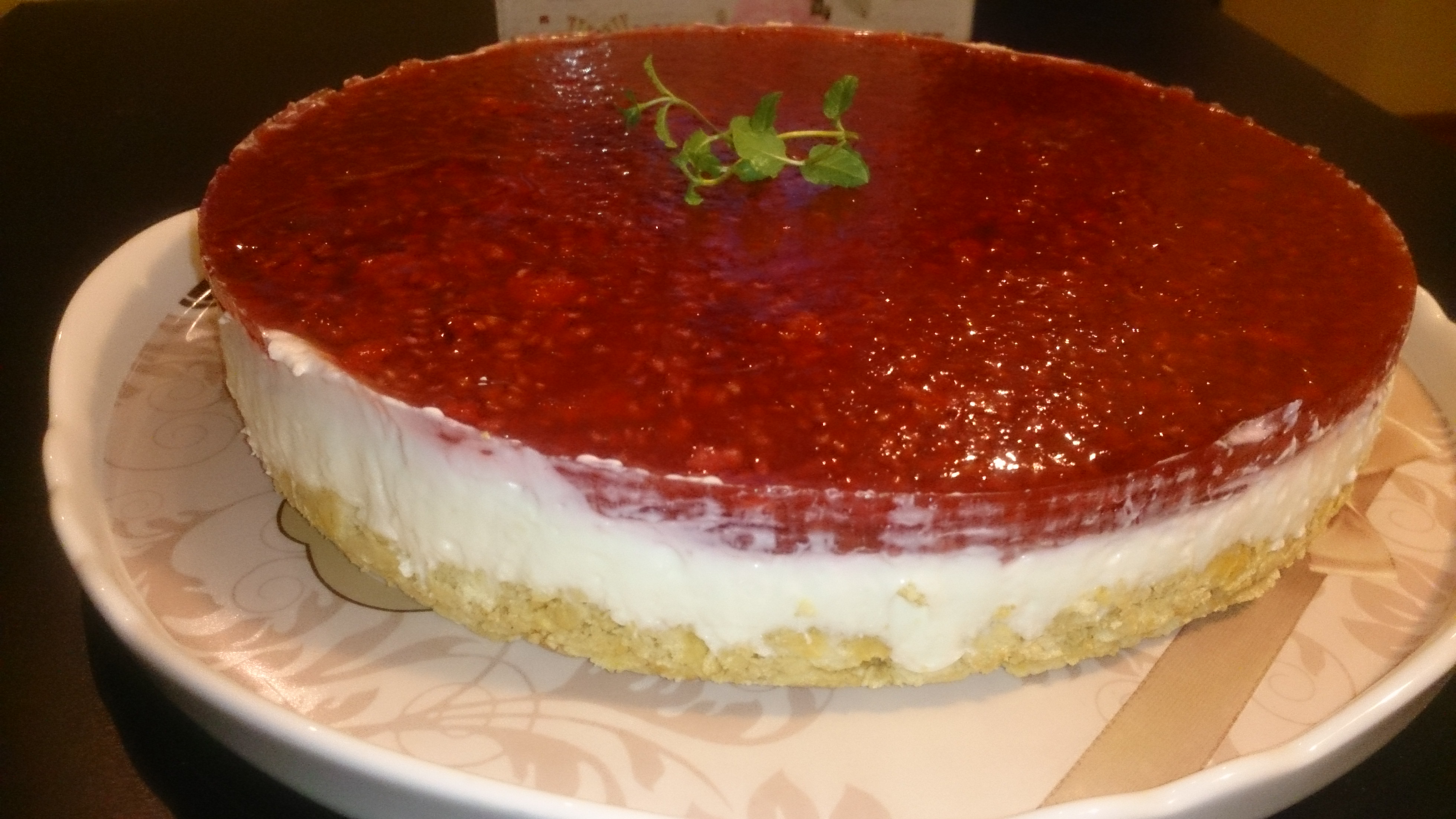 Cheesecake cu jeleu de zmeura