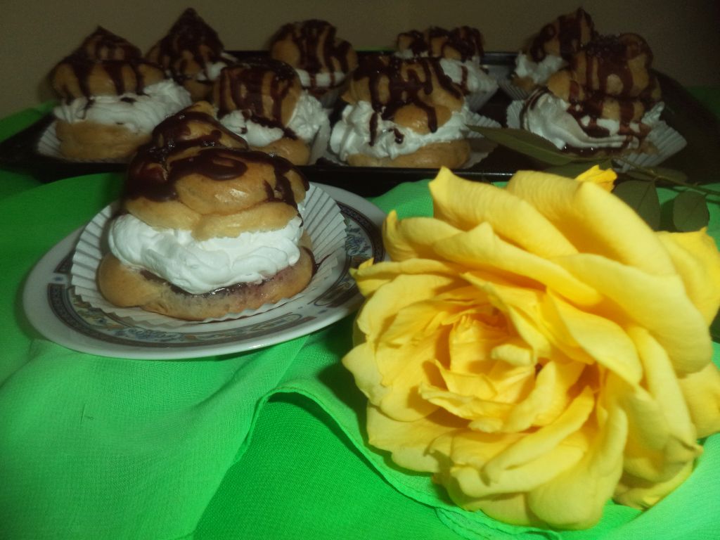 Choux a la creme cu dulceata de zmeura