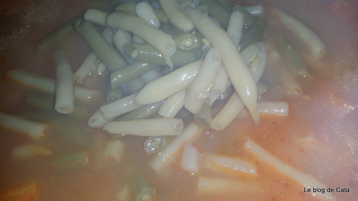Supă cu 2 fasole (boabe si verde)
