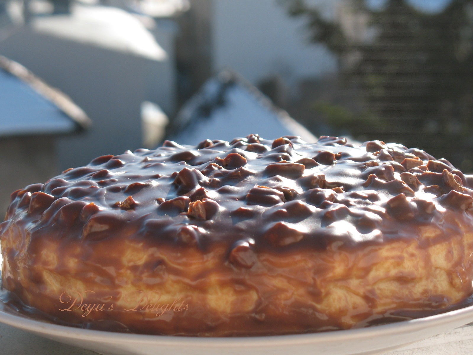 Desert tort cu nuci, crema de vanilie si ciocolata