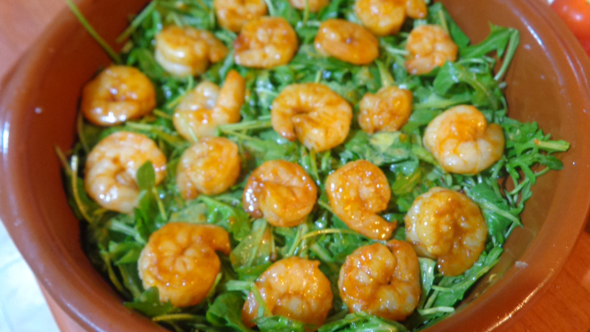 Salata de creveti, rucola si mango