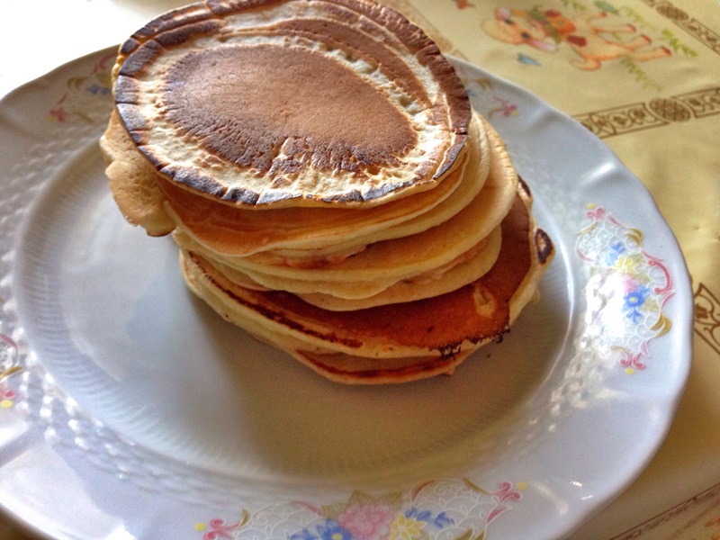 Pancakes cu dulceata de trandafiri