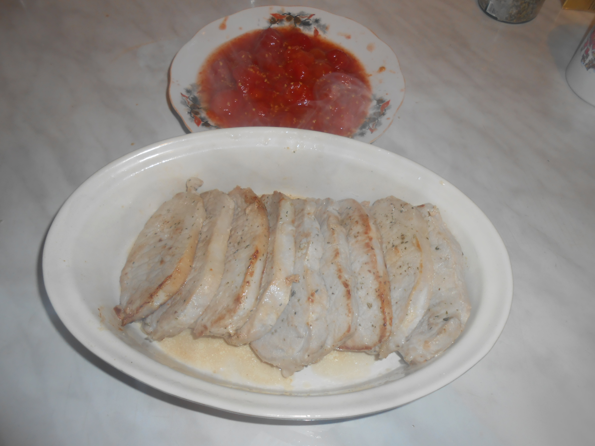 Cotlet de porc cu rosii cherry la cuptor