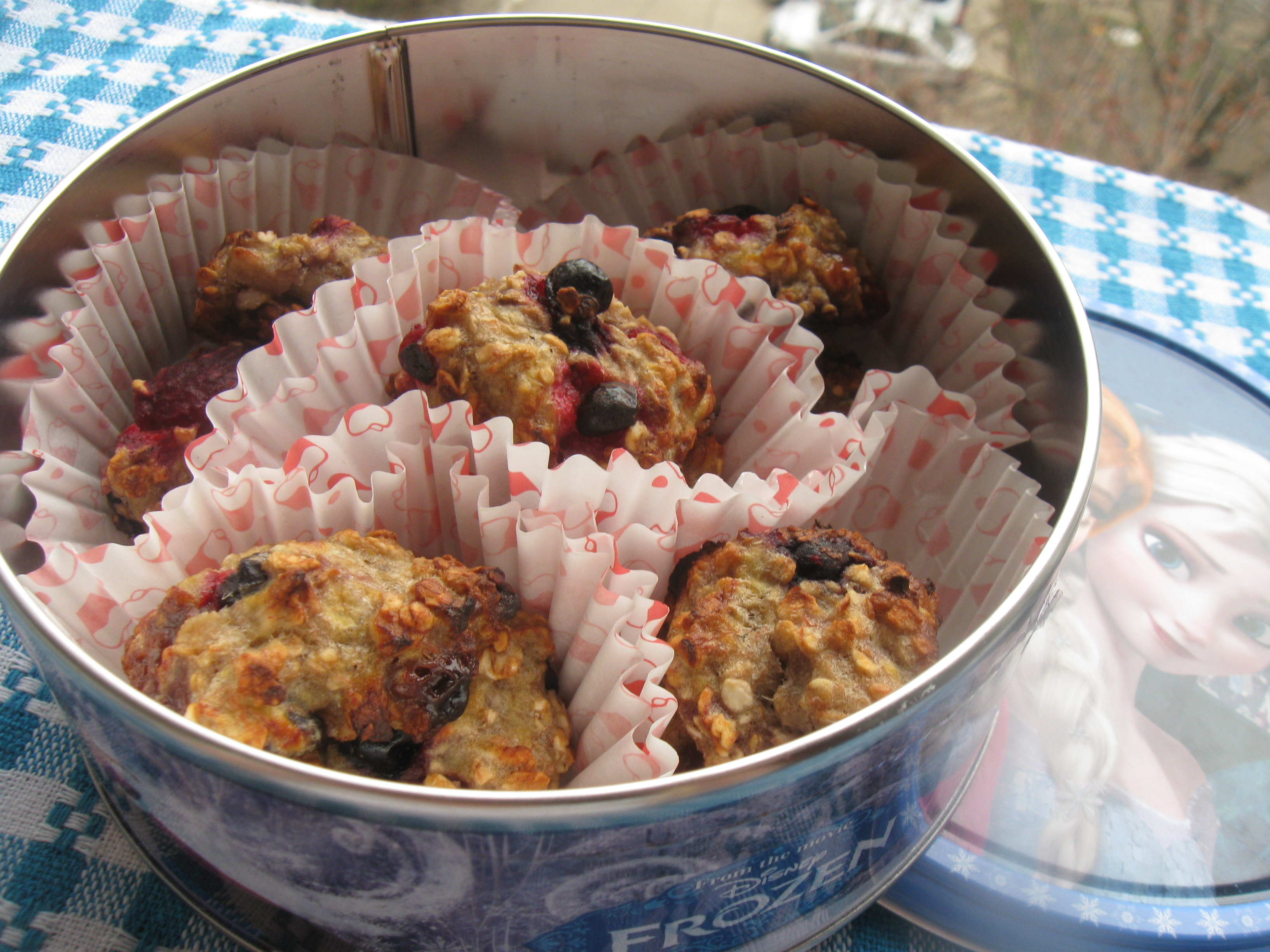 Cookies cu fulgi de ovaz si fructe de padure