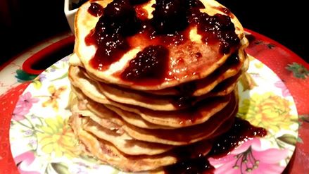 Pancakes cu capsuni si fulgi de ovaz