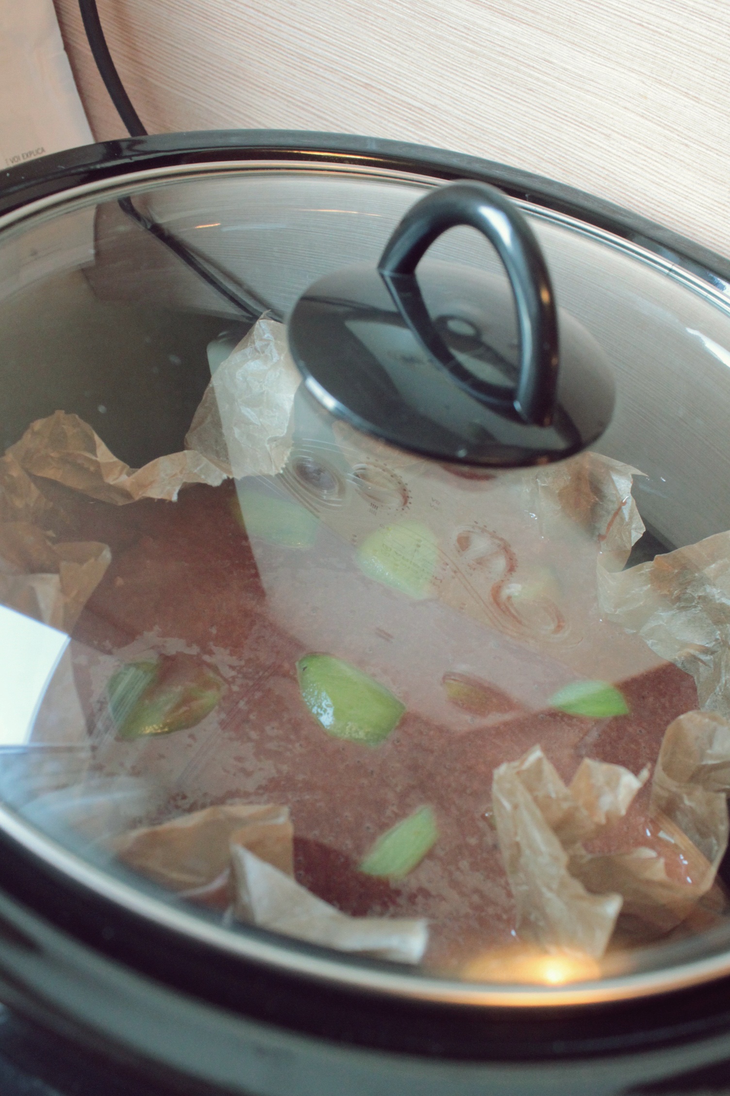 Negresa cu kiwi si dulceata de agrise la slow cooker Crock-Pot