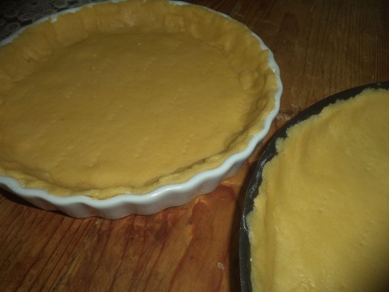 Tarta cu crema de ciocolata si seminte de canepa