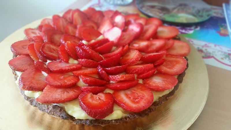 Tarta cu crema de vanilie si capsuni