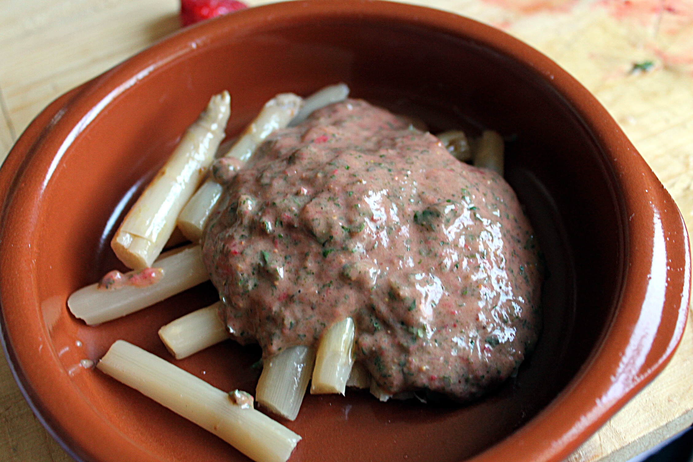 Salata de capsuni, creveti si sparanghel