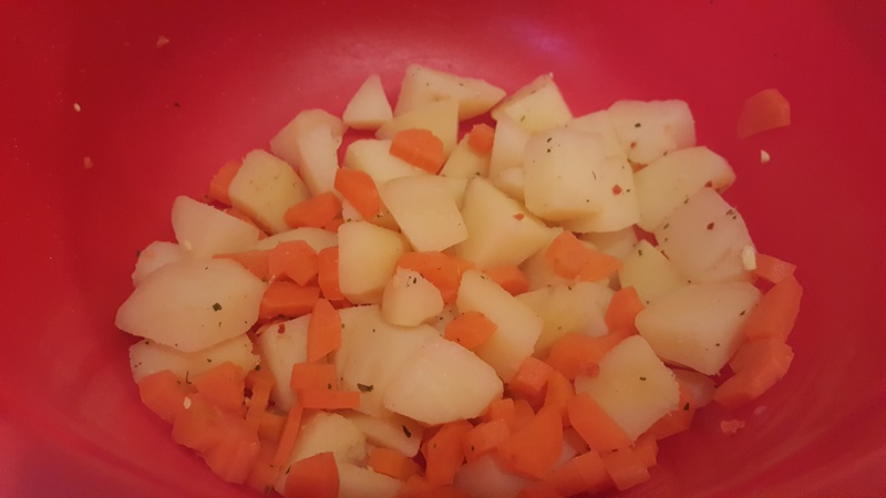 Salata de cartofi cu conopida si porumb