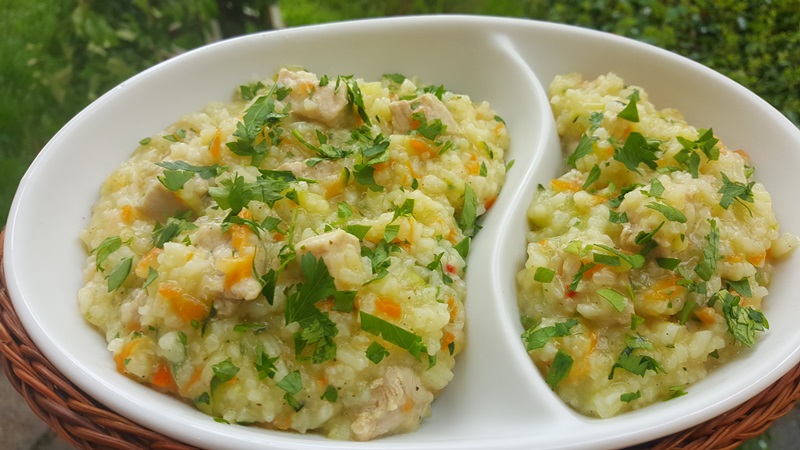 Pilaf de orez cu carne de porc si zucchini