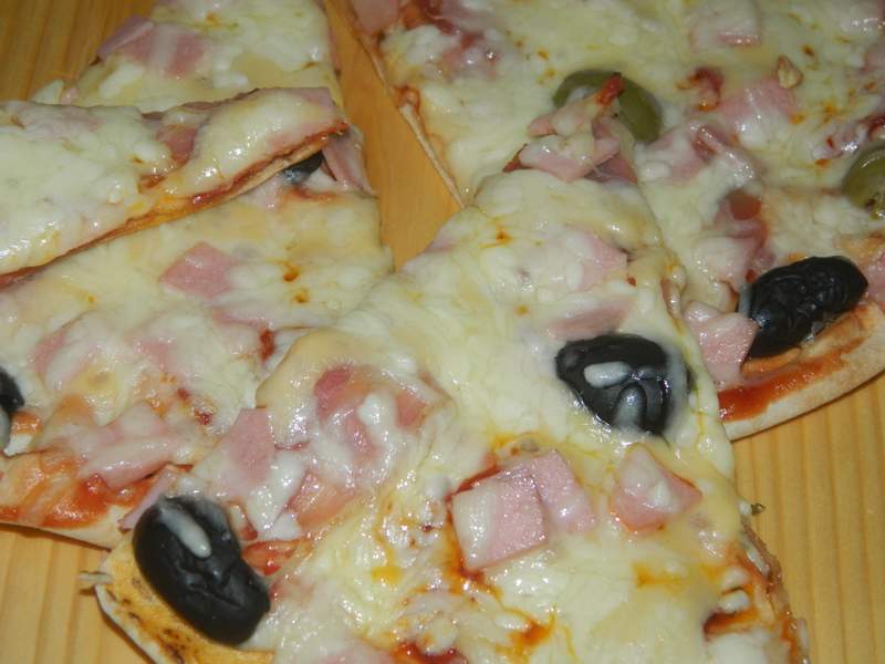 Pizza pe blat de lipie