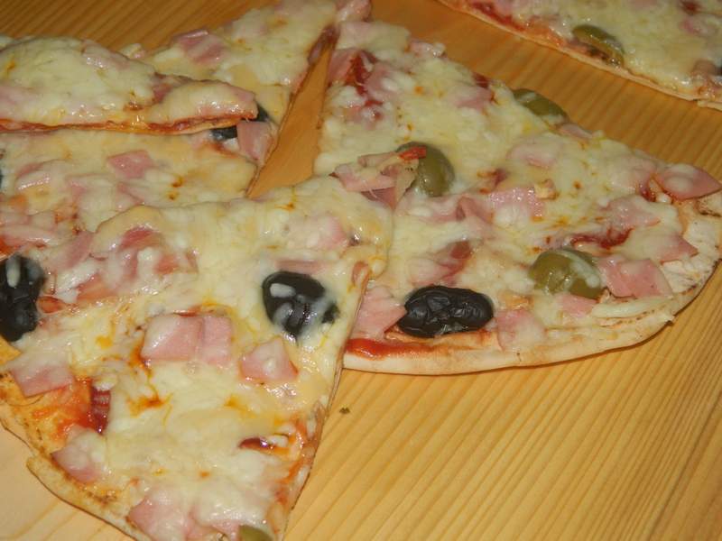 Pizza pe blat de lipie