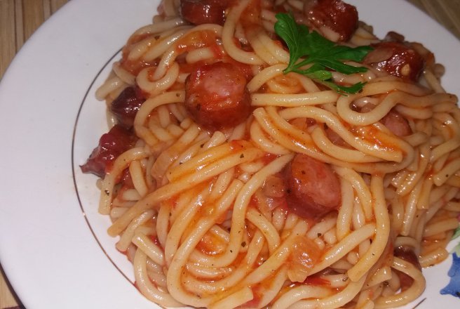 Spaghetti cu carnati reteta rapida si delicioasa