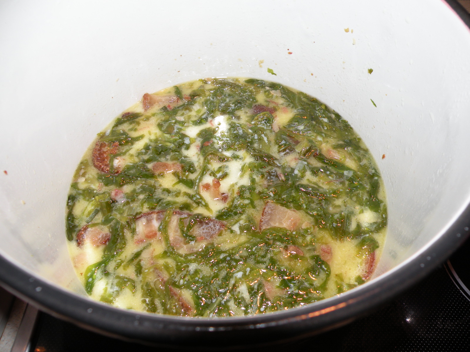 Ciorba de salata verde cu bacon afumat si slanina