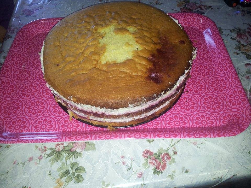 Tort Fluture cu crema de sampanie si fructe de padure