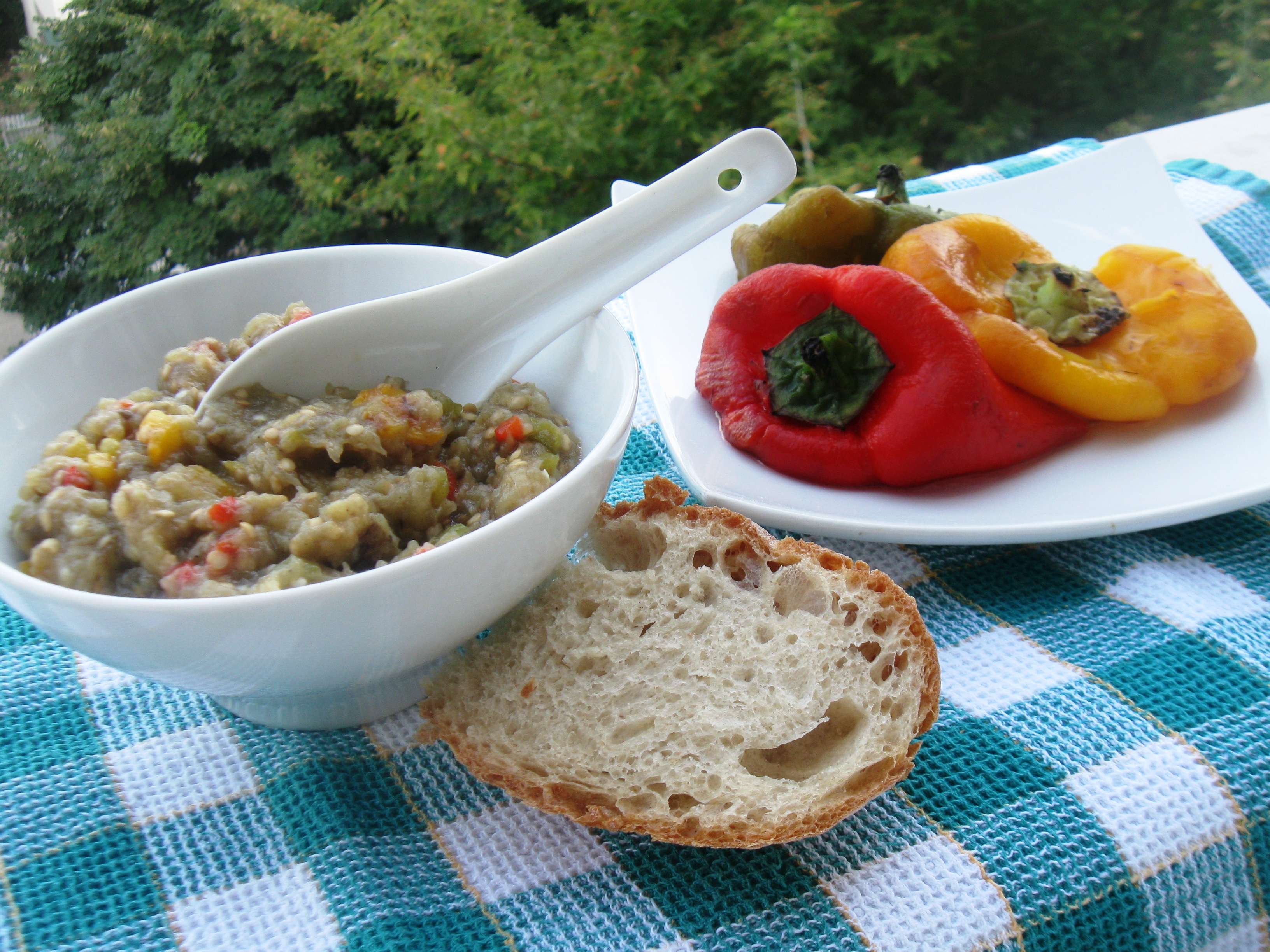 Salata de vinete cu ardei copti