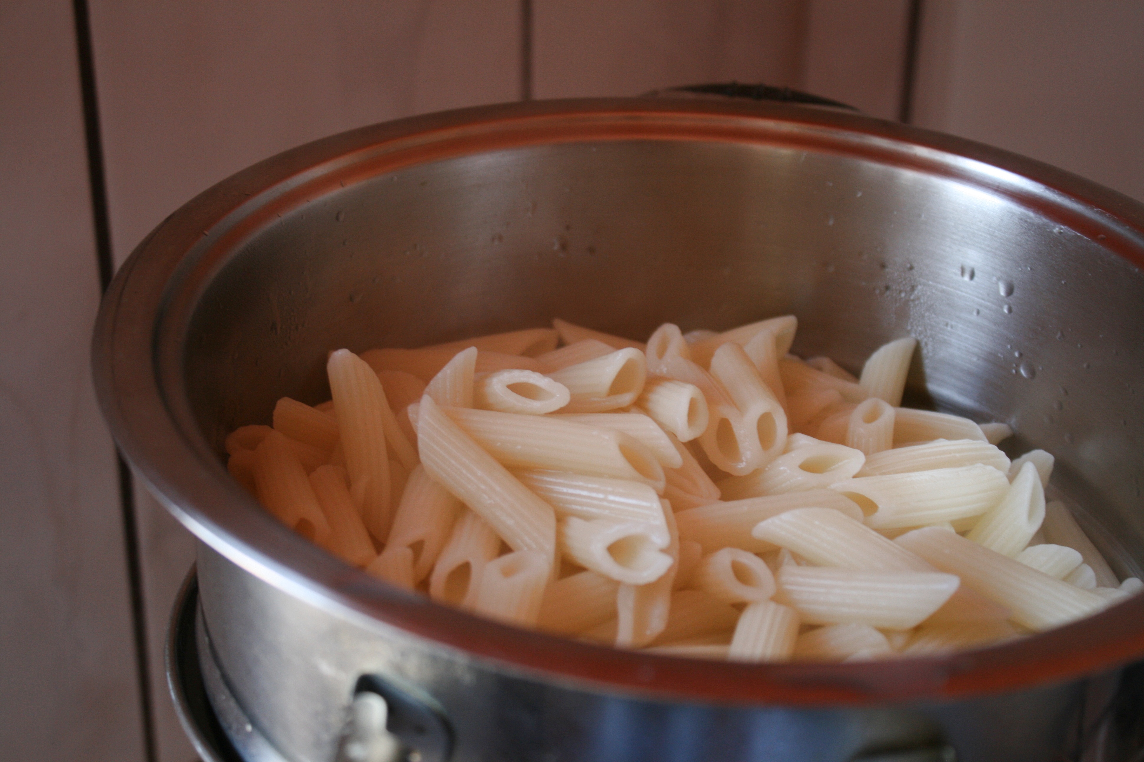 Penne la cuptor cu carne de pui