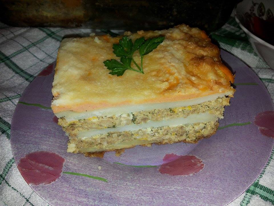 Musaca gratinata cu sos si cascaval